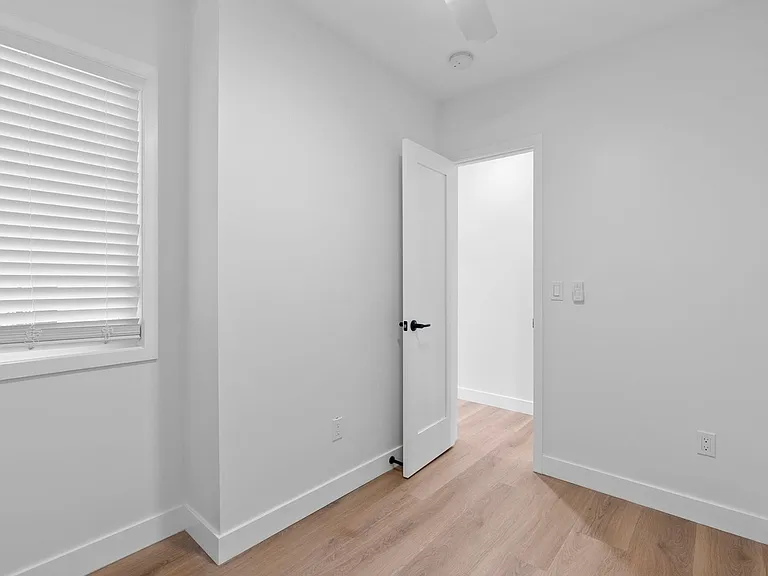 526 Lime Avenue — Photo 47