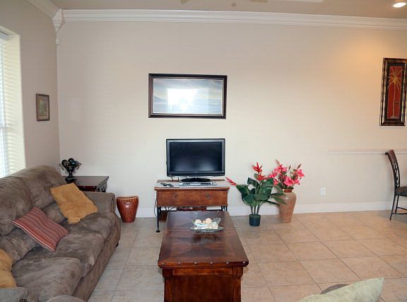 5th image of 129 E Retama St