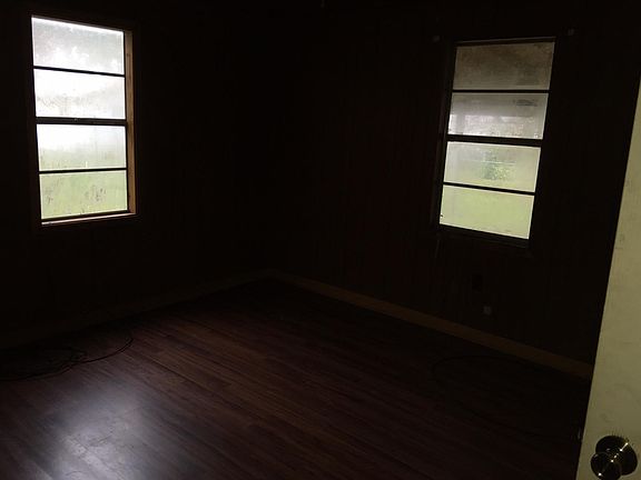 3rd image of 628 N Louis St
