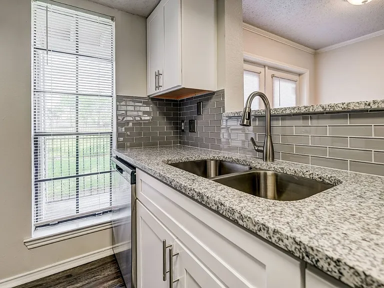 Chateau Des Lions Apartment Homes — Photo 5