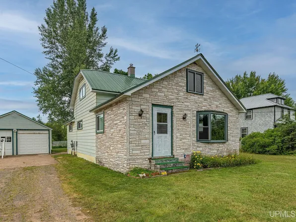 1186 County Road 496 Rd SE, Ishpeming, MI 49849