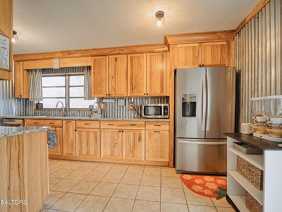 5th image of 516 Gayle Dr
