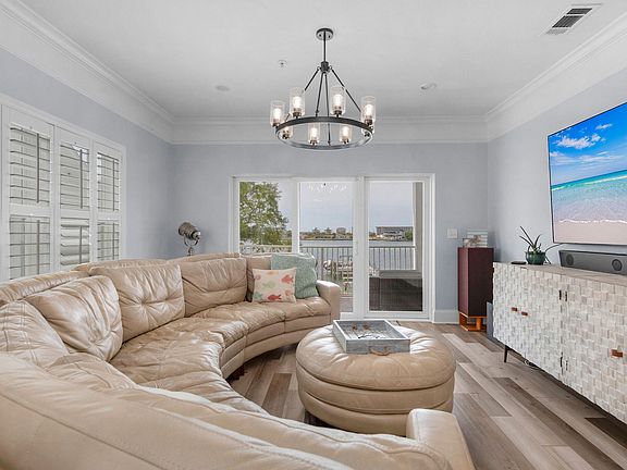 2nd image of 105 Brooks St #3