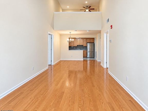 4th image of 362 Cambridge Dr