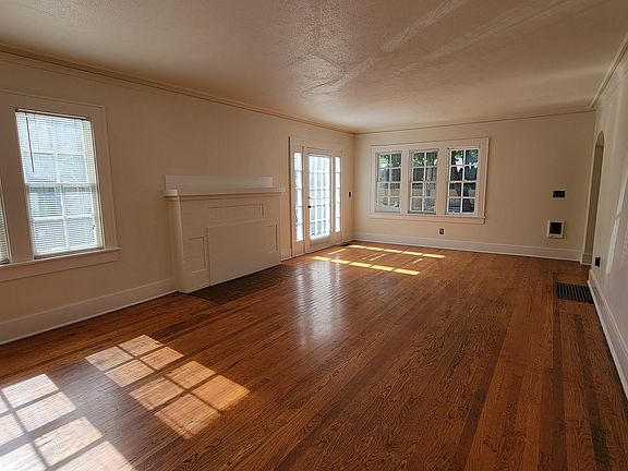 4th image of 1445 W 11th Ave
