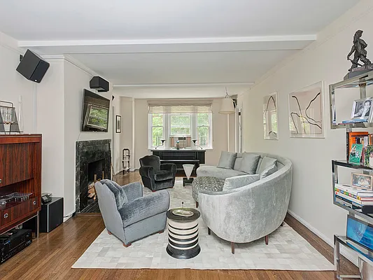 Rented by Sotheby's International Realty | media 45