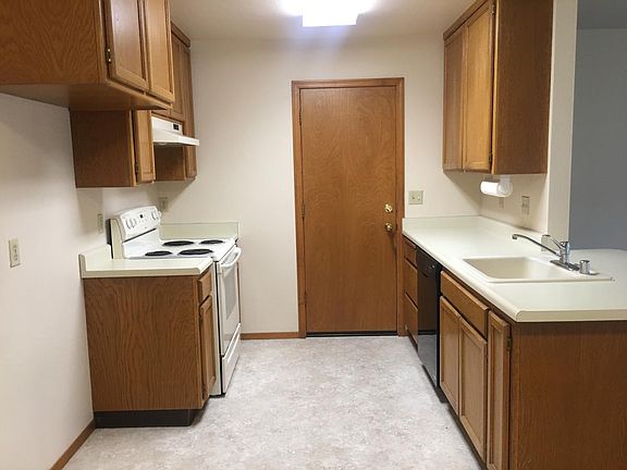 3rd image of 665 Oregon St