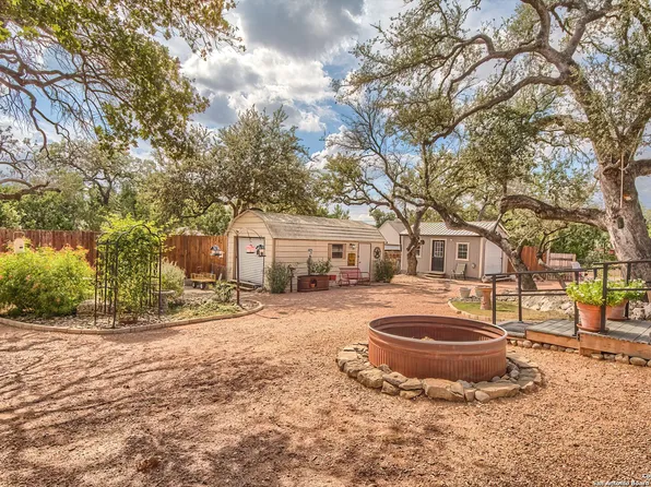 639 Settlers Lane, Bandera, TX 78003