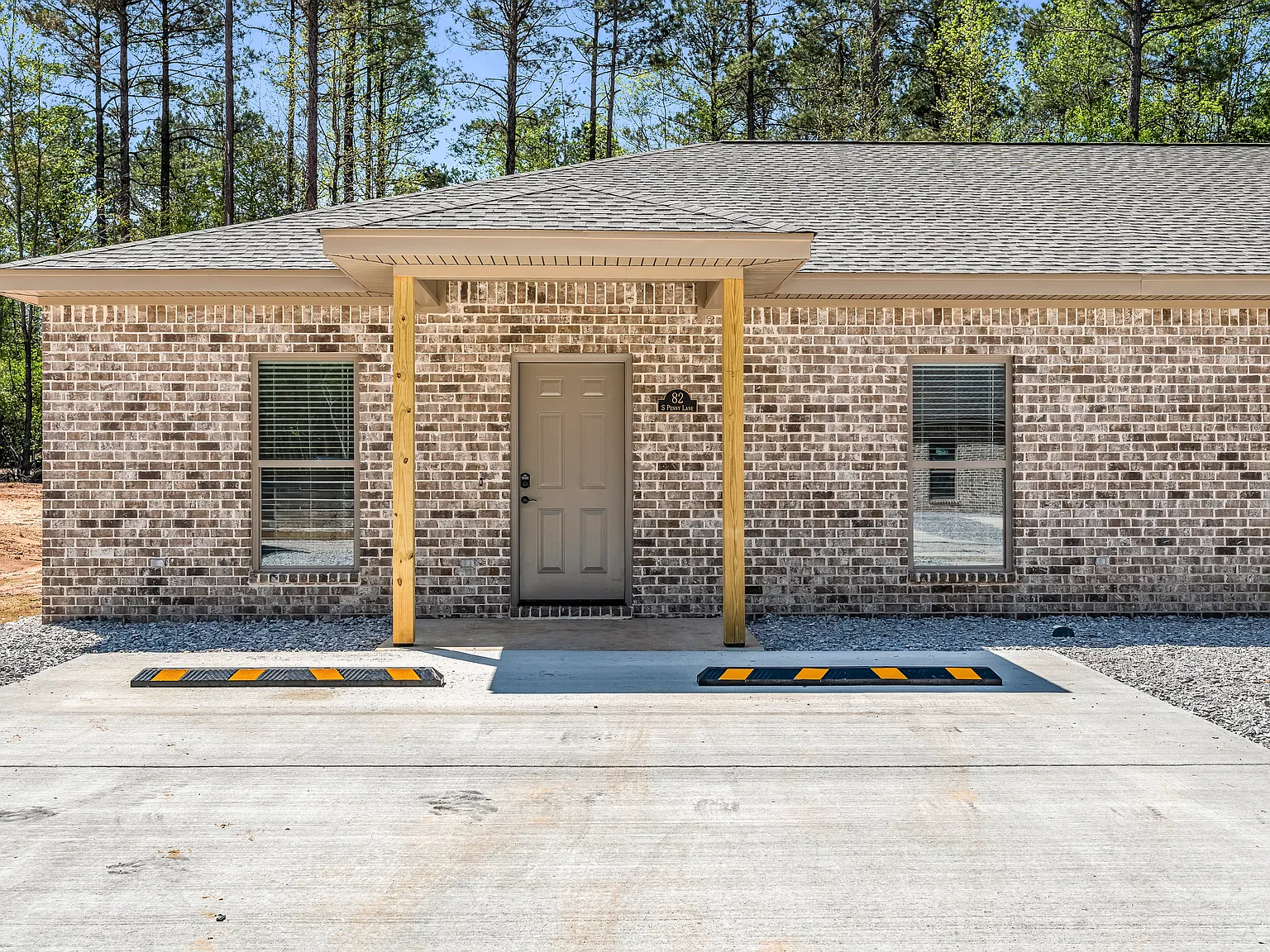 3 bed, 1000 sqft, $1,390 — Photo 1