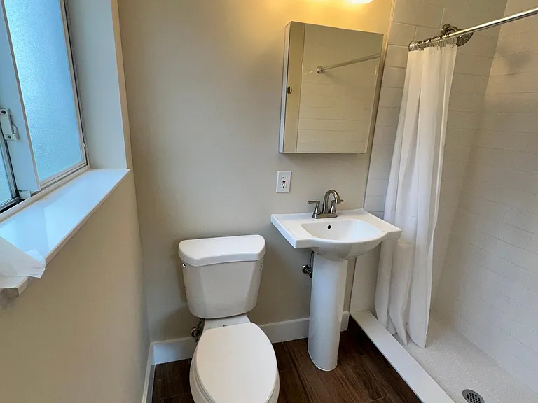 61 NW 35th St #2 — Photo 27