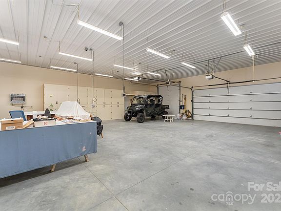 32nd image of 326 Golden Valley Dr