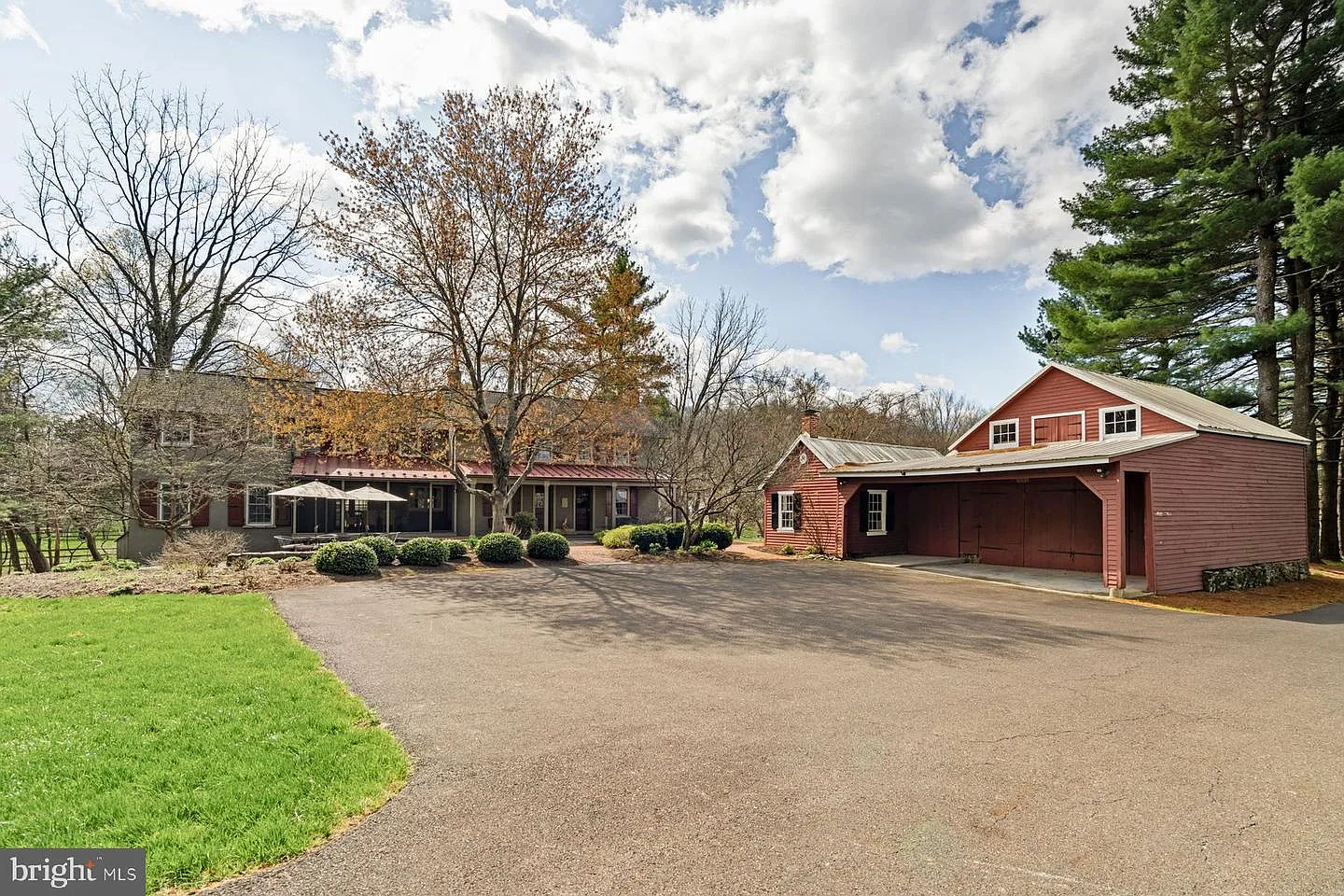64 Valley Dr photo 1