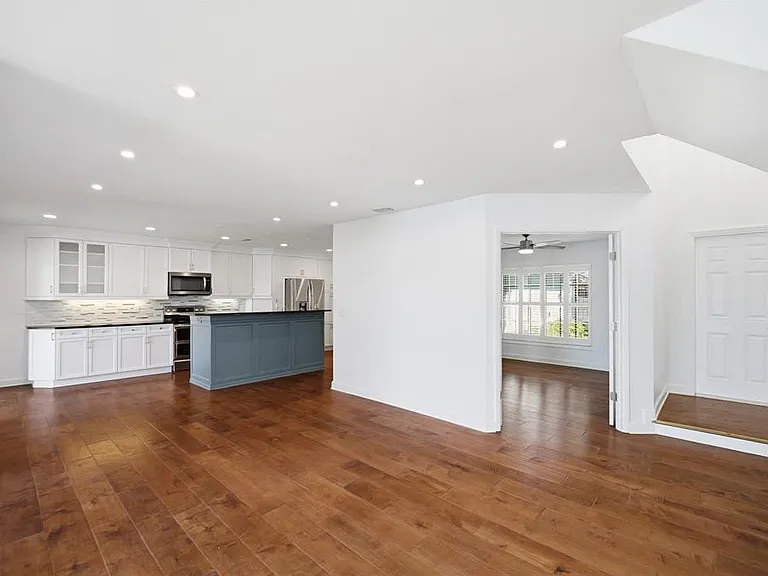 1070 Sanabel Ct NE — Photo 7
