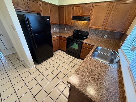 5th image of 728 Bluebonnet Dr APT B