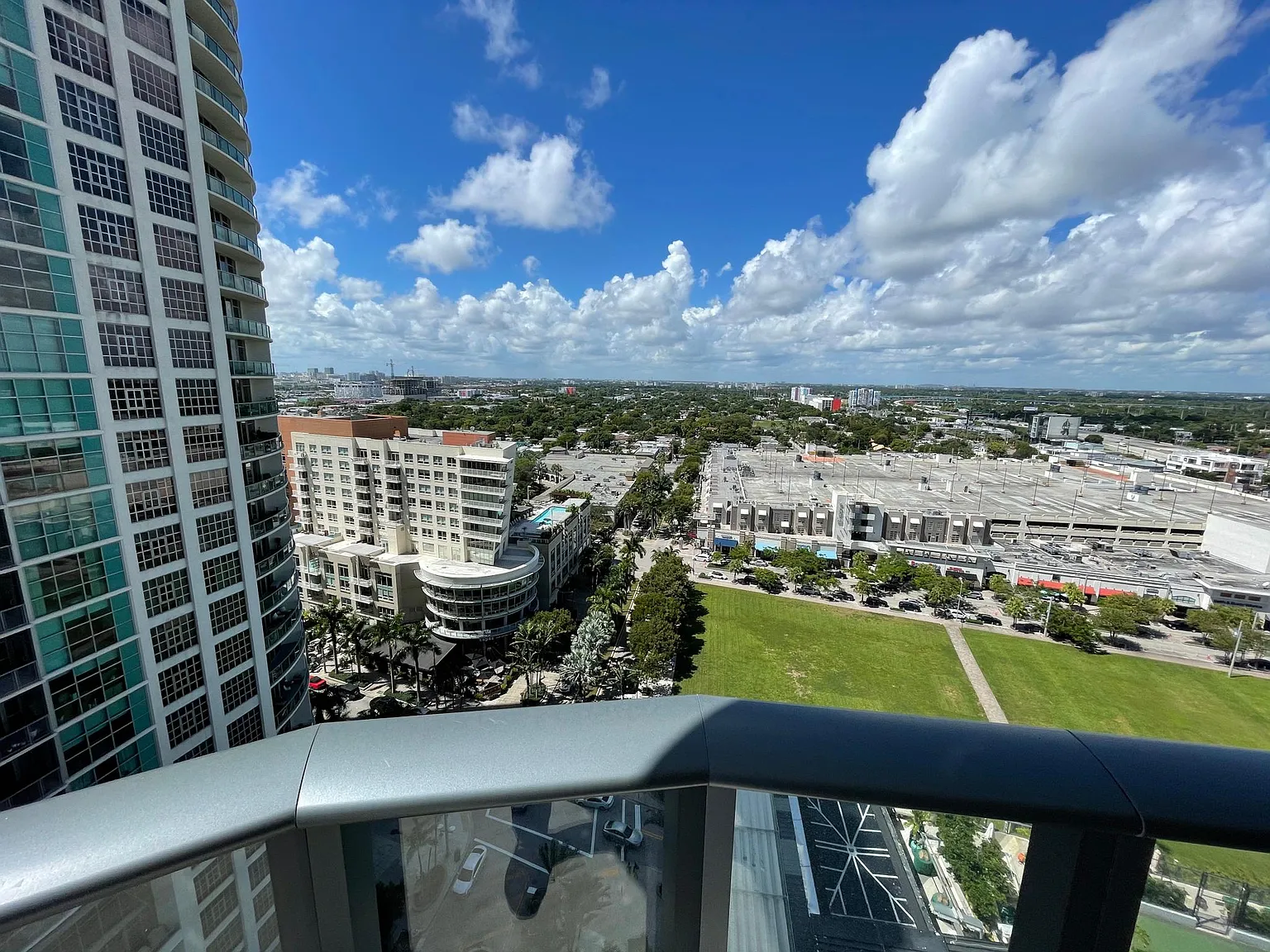 2 bed, 1000 sqft, $4,500 — Photo 2