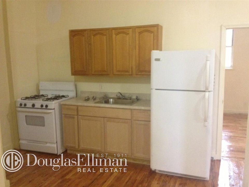 2nd image of 480 Bushwick Ave APT 1