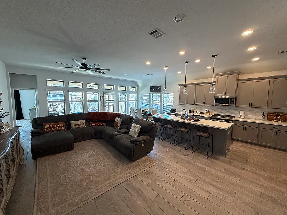 4 bed, 3.5 bath, 2293 sqft, $2,850 — Photo 4