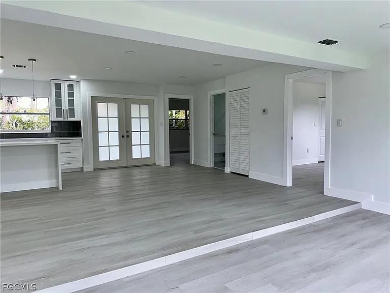 6187 Island Park Ct — Photo 6