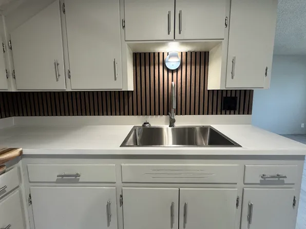 1408 9th St #2, Marysville, WA 98270
