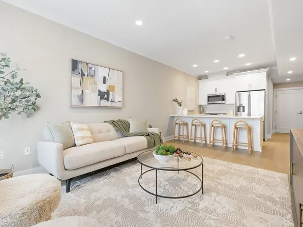 353 Summer St Unit 211, Somerville, MA 02144