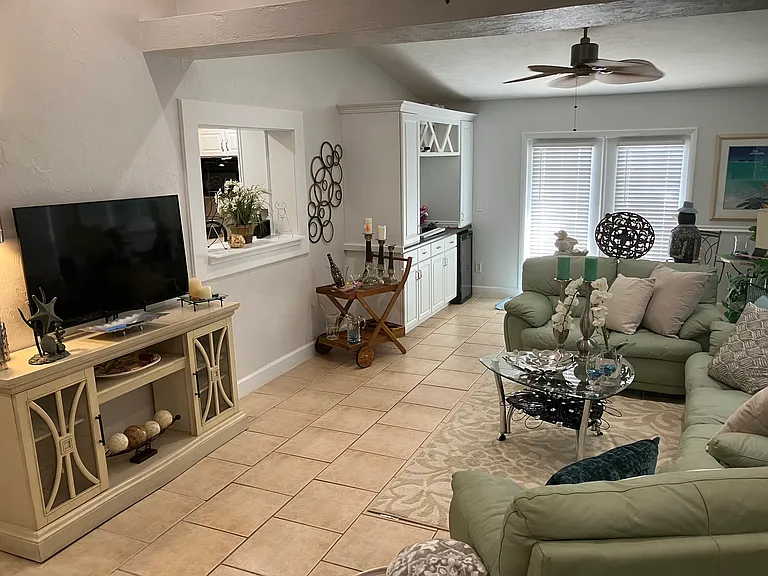 1067 York Way — Photo 11