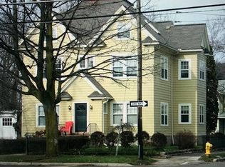 559 Fountain St NE APT 3, Grand Rapids, MI 49503