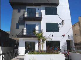 5254 Denny Ave, North Hollywood, CA