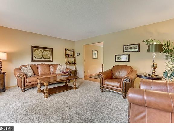 4th image of 9495 Leaftop Cir