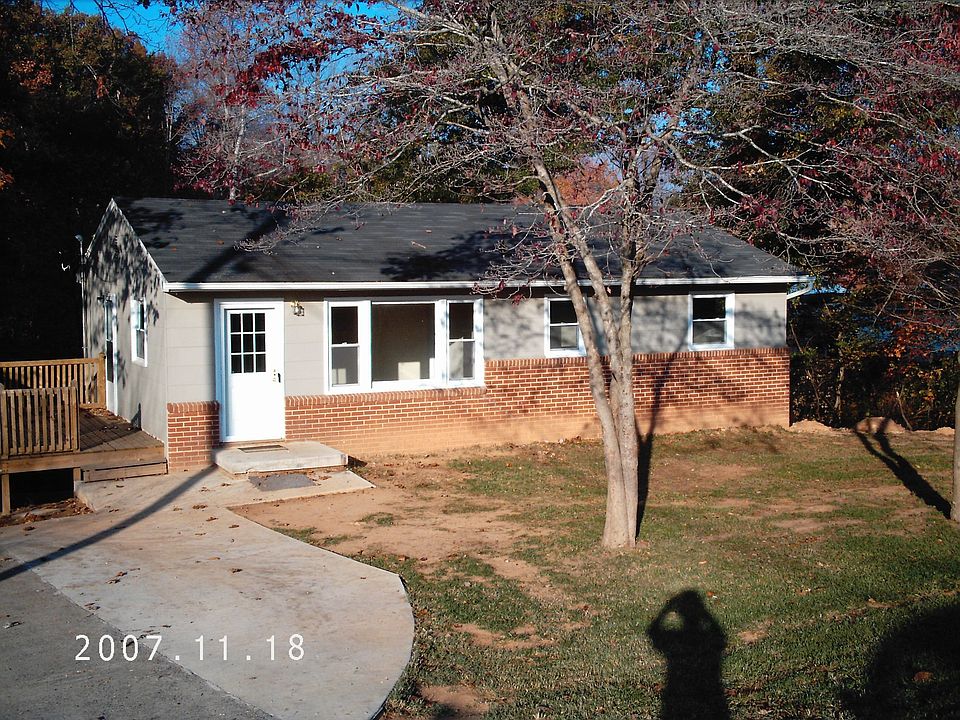 1st image of 2711 Douglas Dr