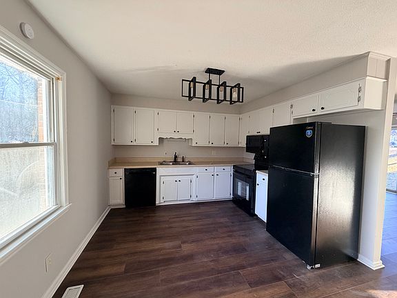 4th image of 235 McKay Ave