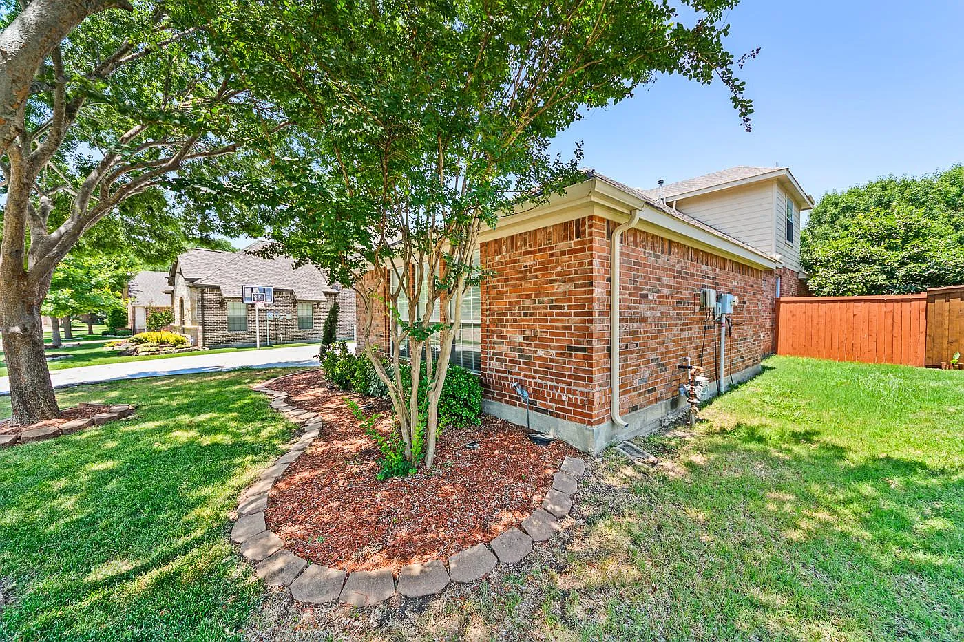 4 bed, 3214 sqft, $3,200 — Photo 2