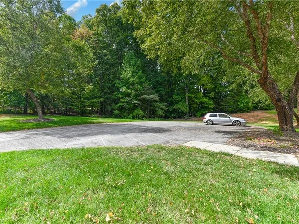 605 Beckwith Dr, Greensboro, NC 27410
