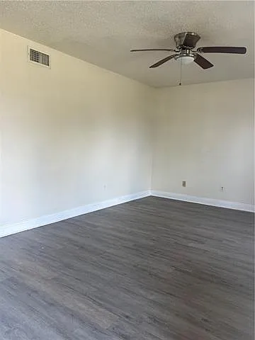 311 Meadows Dr — Photo 2