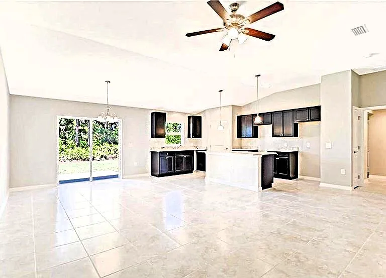 347 Pinehurst Ave — Photo 2