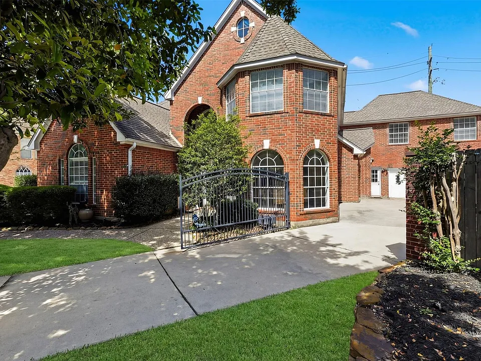7006 Centre Grove Dr