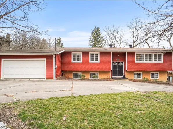 1090 N Portage Path, Akron, OH 44313
