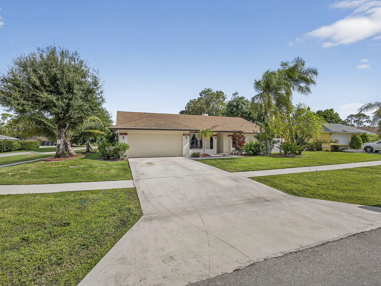4 bed, 2.5 bath, 2441 sqft, $5,200 — Photo 4