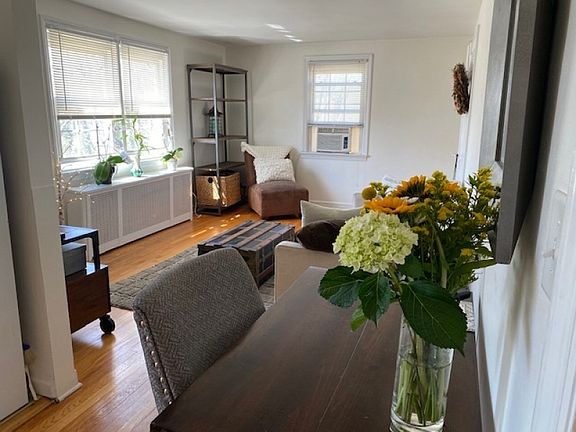 5th image of 207 Lincoln Park E