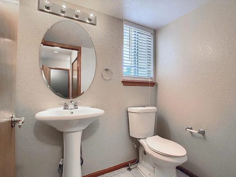 9425 Morning Glory Ln — Photo 10