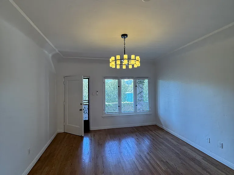 2355 Cove Ave #303 — Photo 7