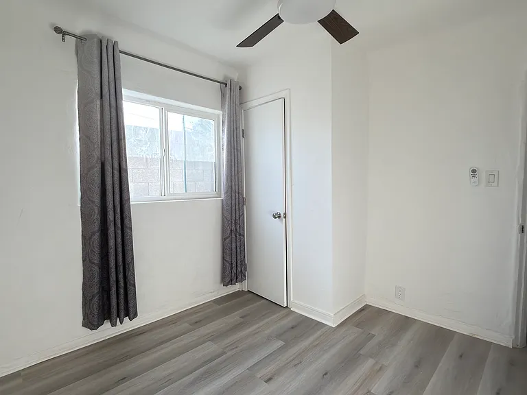 1049 E Fairmount Ave #3 — Photo 6