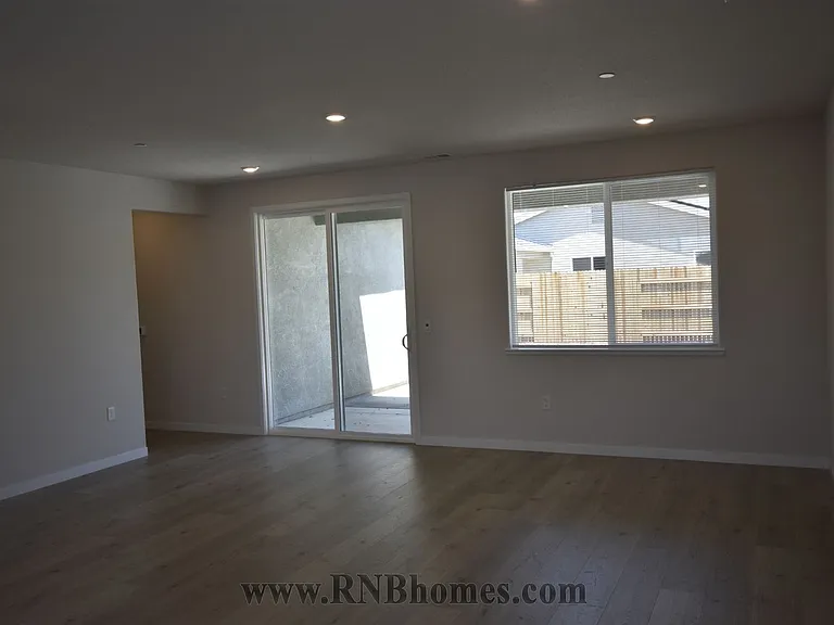 3921 Slurry St — Photo 4