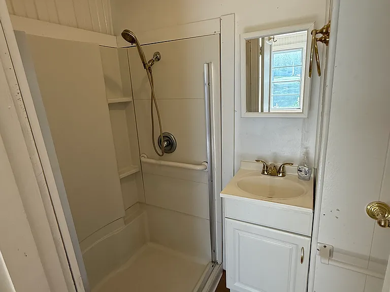 1141 Waller Ave — Photo 4