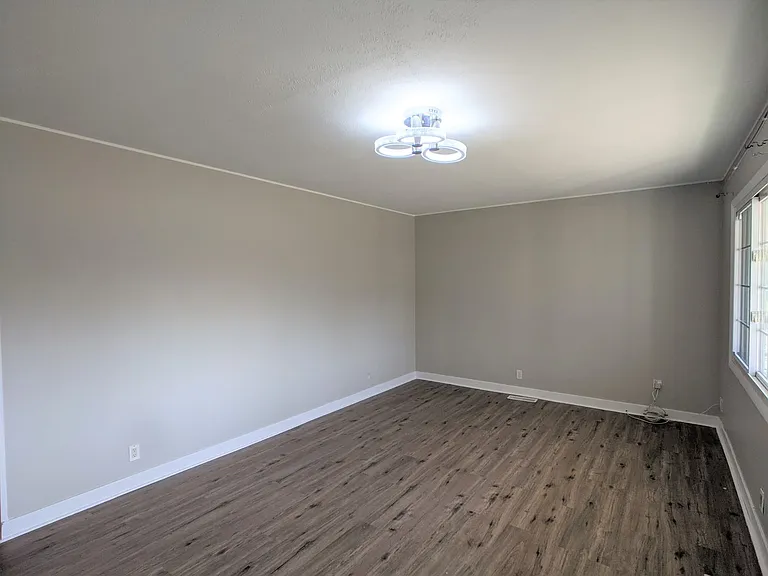 139 Totten Dr — Photo 5