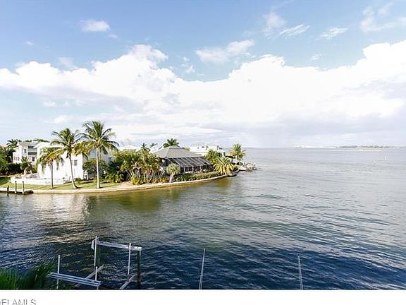 4th image of 1196 Bay Dr