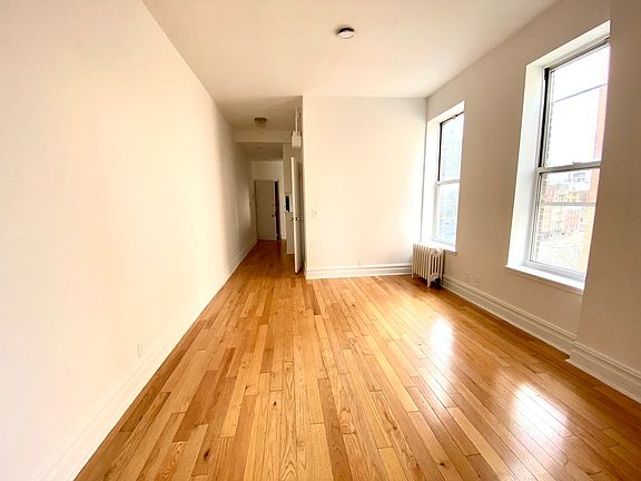 3rd image of 110 E 1st St APT 21