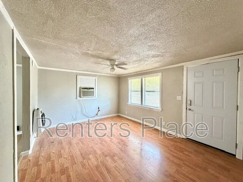 3 bed, 1.0 bath, 760 sqft, $1,100 — Photo 2