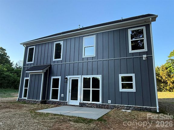 4th image of 2902 Sweetgrass Ln