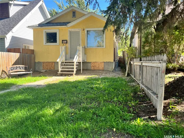 1227 Wascana Street, Regina, SK S4T 4J2