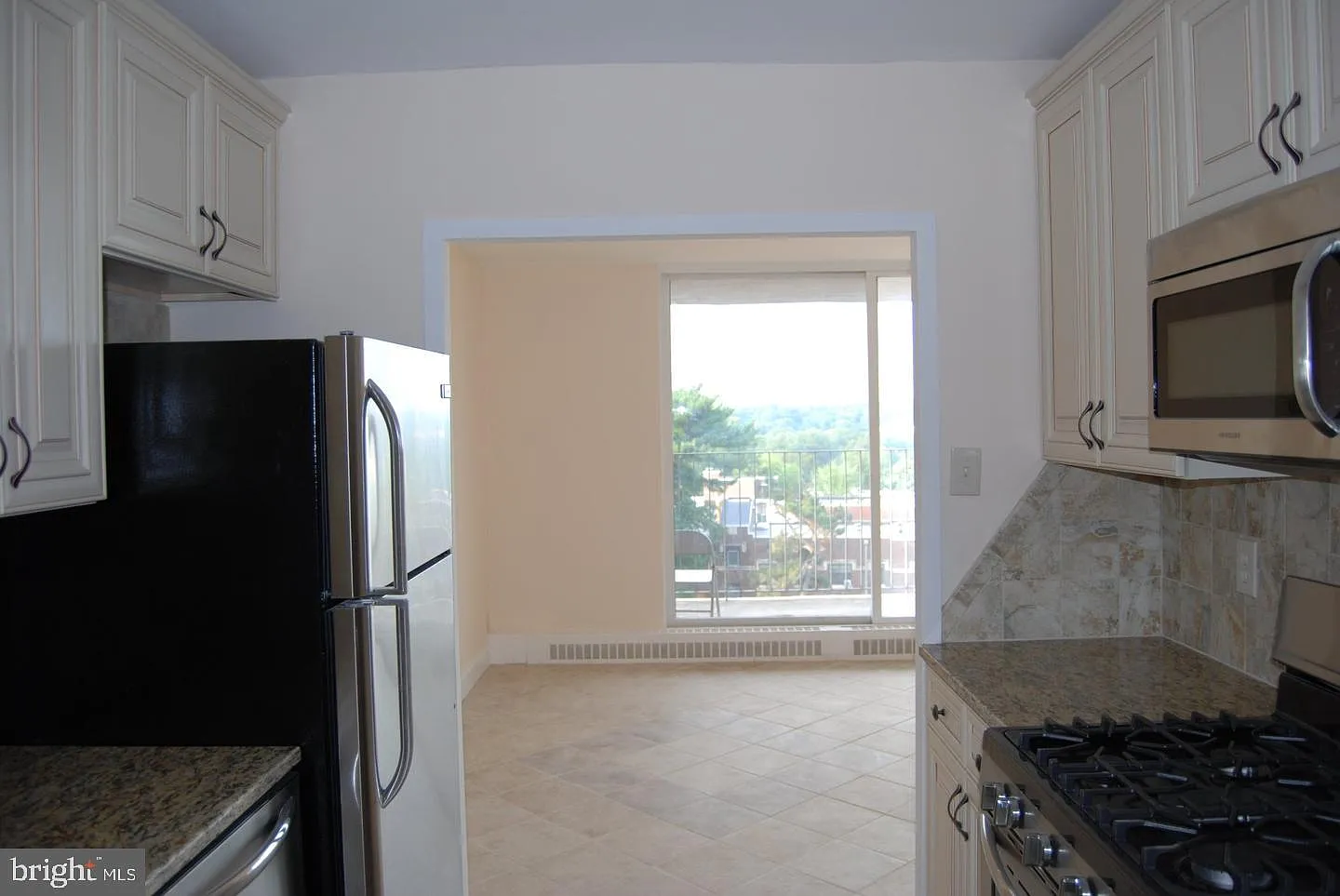 1 bed, 1.0 bath, 883 sqft, $1,975 — Photo 1